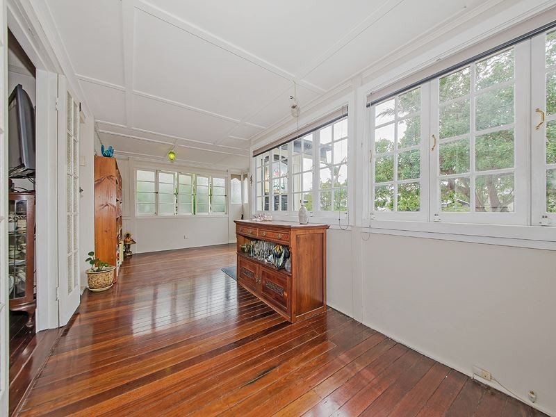 90 Bennetts Road, Camp Hill QLD 4152