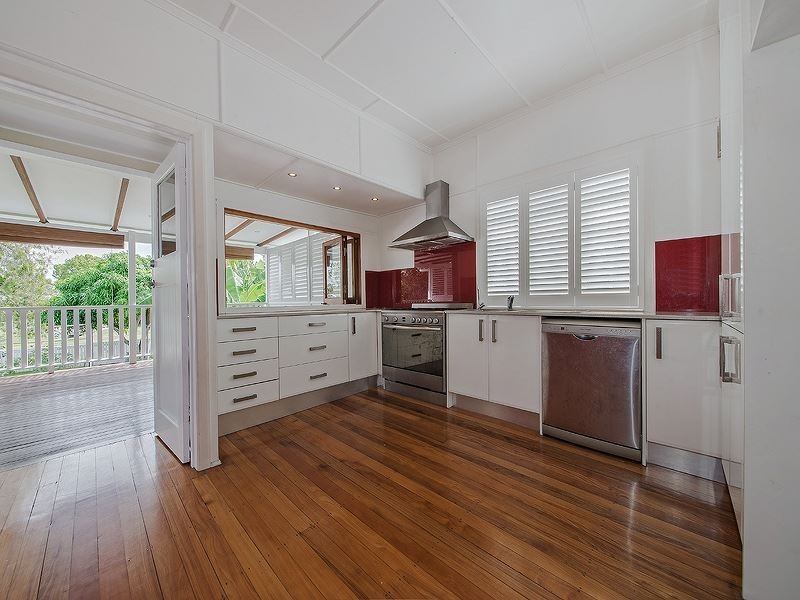 30 Bennetts Road, Camp Hill QLD 4152