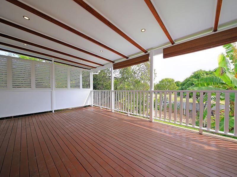 30 Bennetts Road, Camp Hill QLD 4152