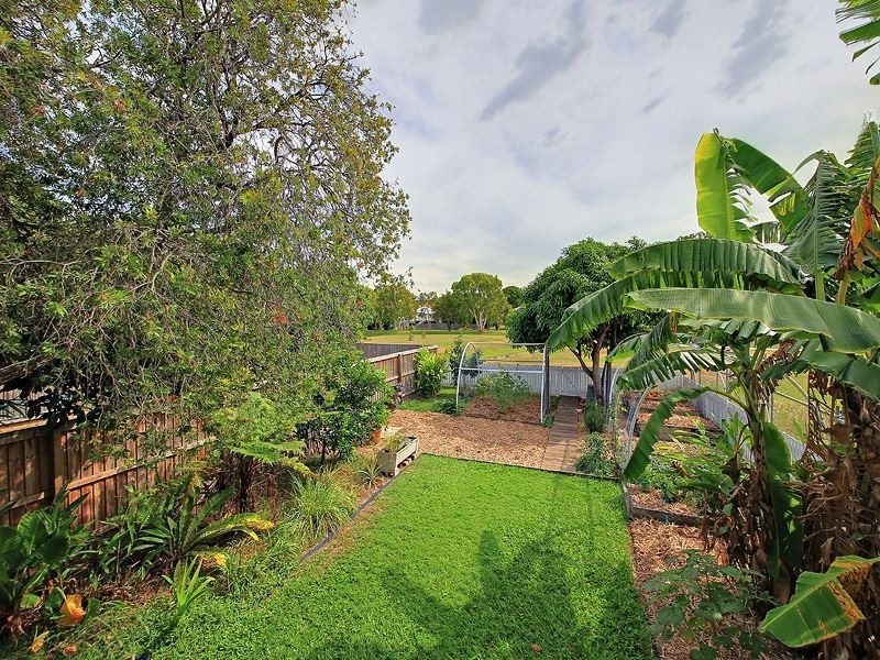 30 Bennetts Road, Camp Hill QLD 4152