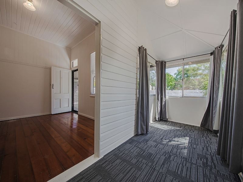 32 Gladstone Street, Coorparoo QLD 4151