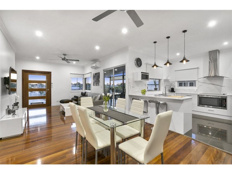 64 Brooks Street, Camp Hill QLD 4152