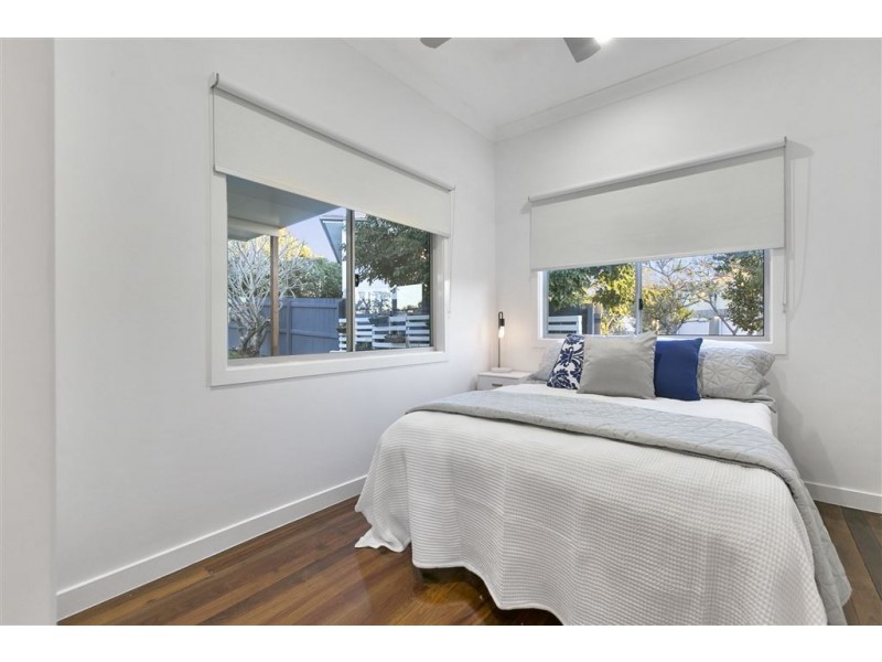 64 Brooks Street, Camp Hill QLD 4152