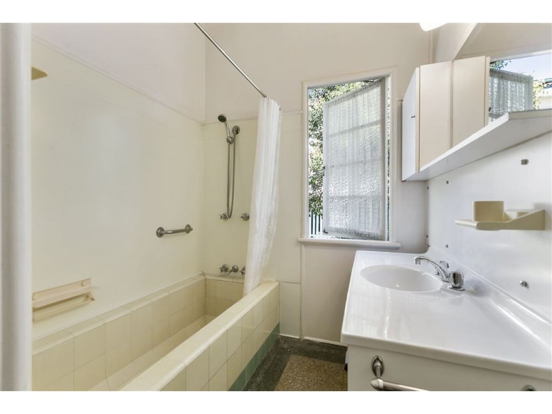 13 Weal Avenue, Tarragindi QLD 4121