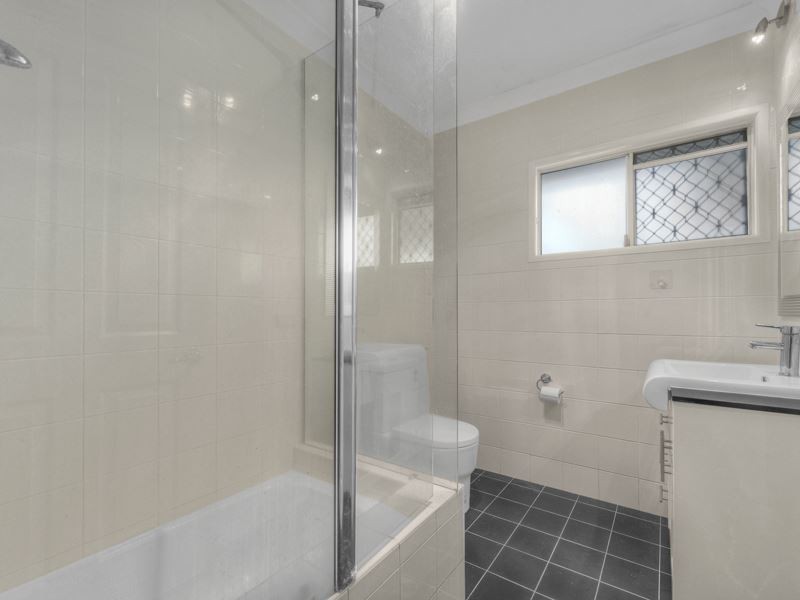 5 Waverley Road, Camp Hill QLD 4152