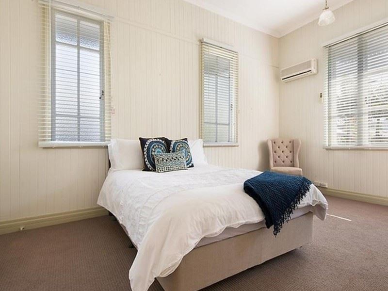 8 Birkalla Street, Bulimba QLD 4171