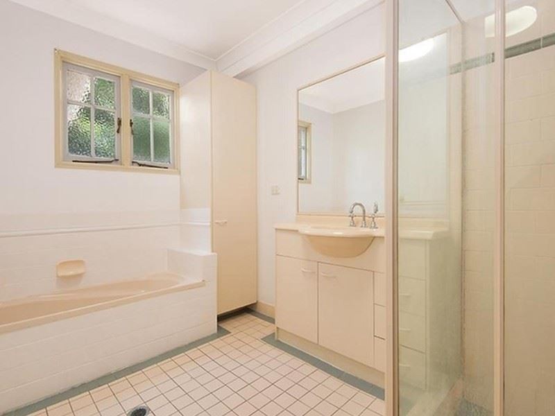 8 Birkalla Street, Bulimba QLD 4171