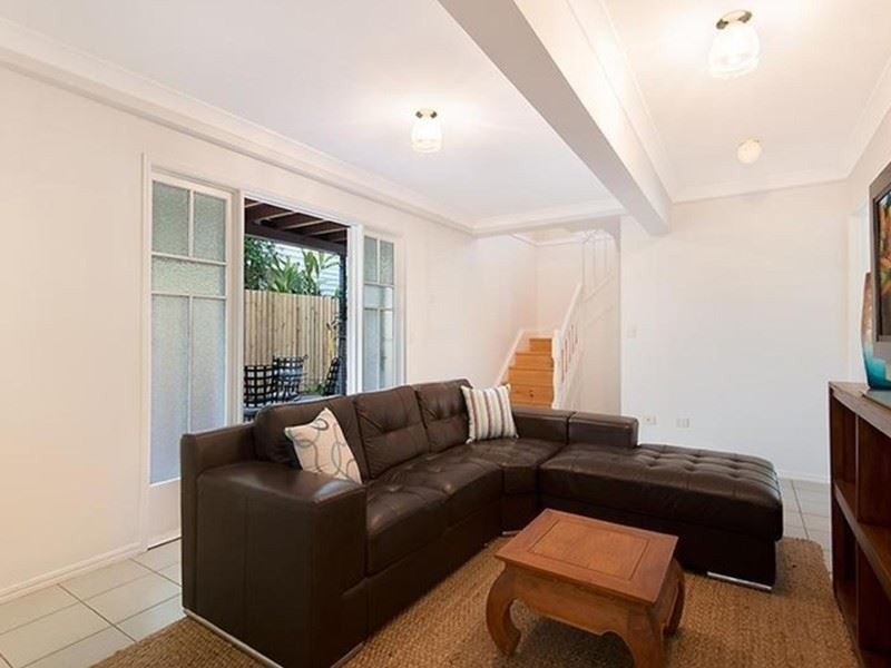 8 Birkalla Street, Bulimba QLD 4171