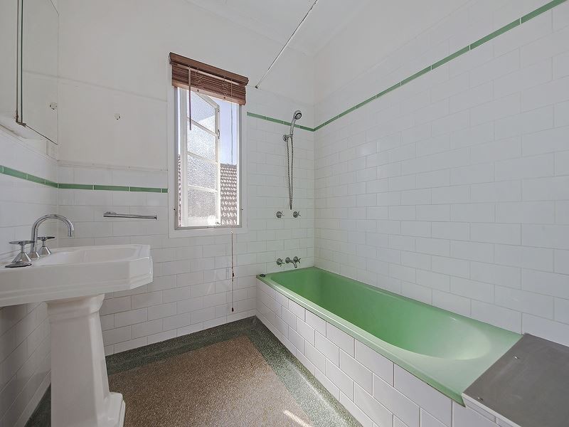 17 Arlington Street, Coorparoo QLD 4151