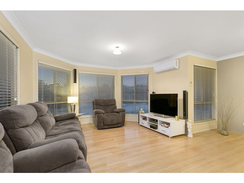 6 Oak Place, Mackenzie QLD 4156