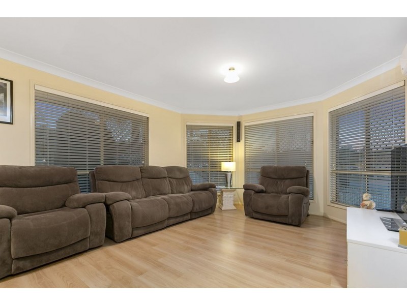 6 Oak Place, Mackenzie QLD 4156
