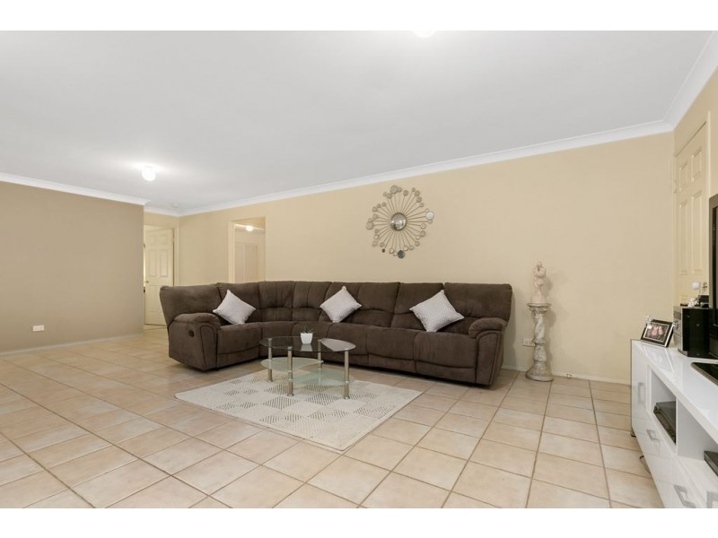 6 Oak Place, Mackenzie QLD 4156