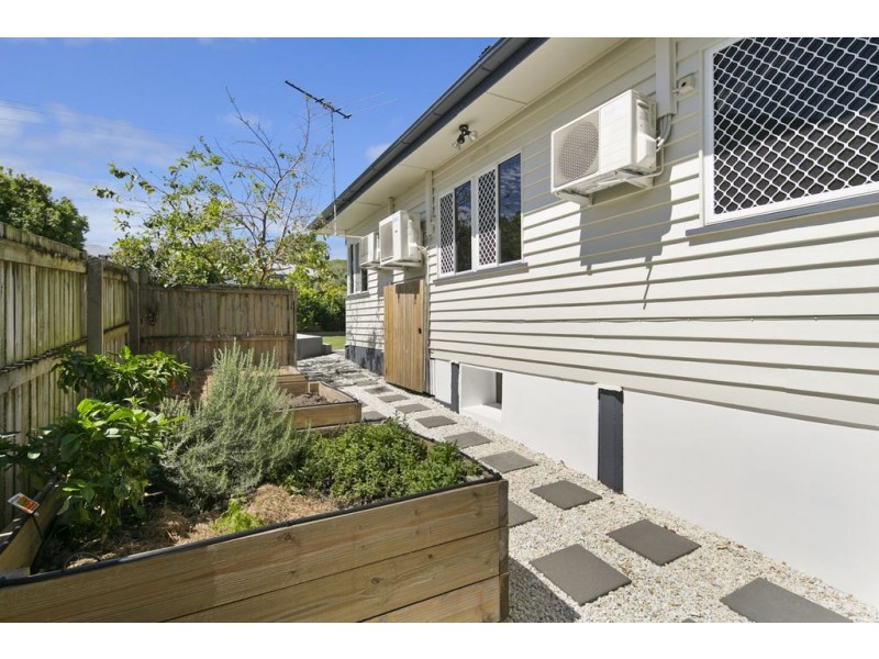 21 Avesnes Street, Holland Park QLD 4121