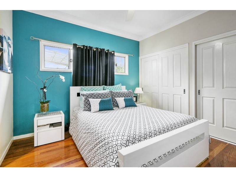 168 Macrossan Avenue, Norman Park QLD 4170