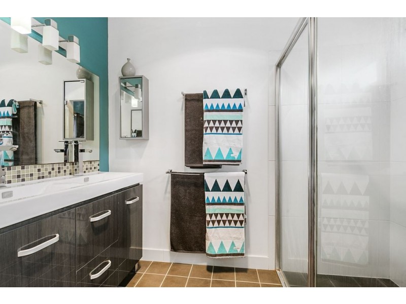 168 Macrossan Avenue, Norman Park QLD 4170