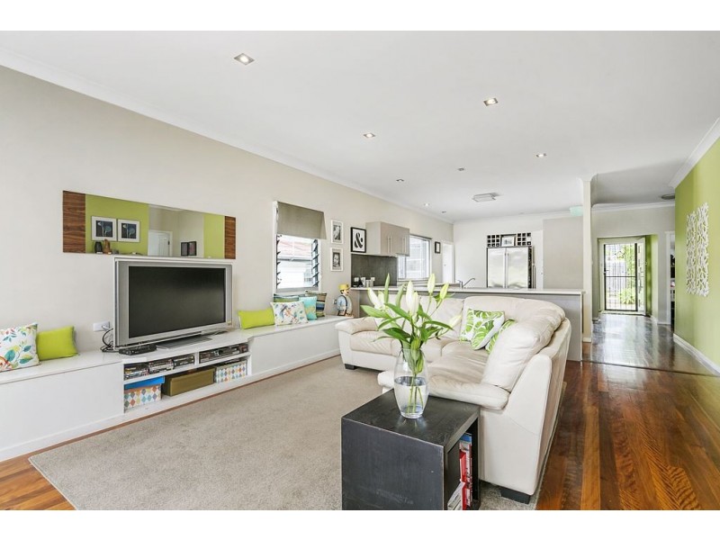 168 Macrossan Avenue, Norman Park QLD 4170