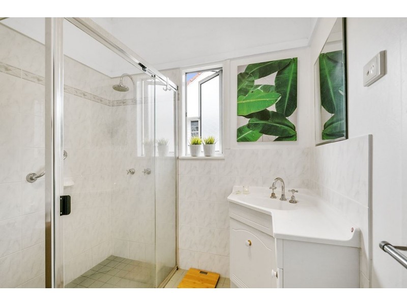 168 Macrossan Avenue, Norman Park QLD 4170