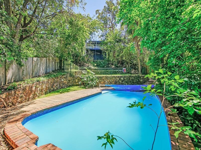 52 Burbong Street, Chapel Hill QLD 4069