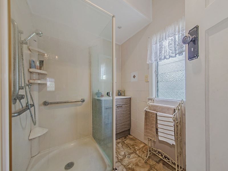 18 Geera Street, Coorparoo QLD 4151