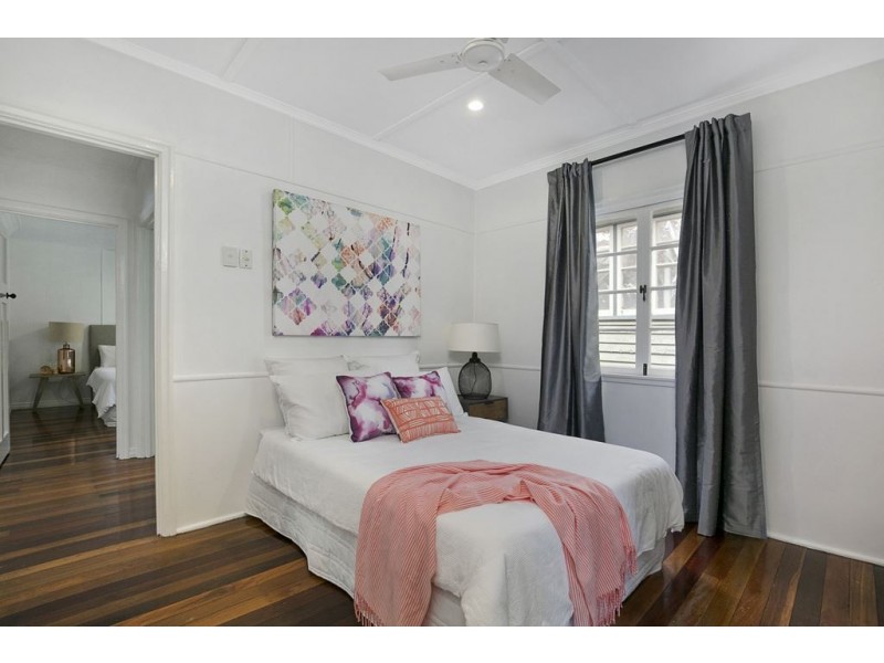 32 Barradine Street, Greenslopes QLD 4120