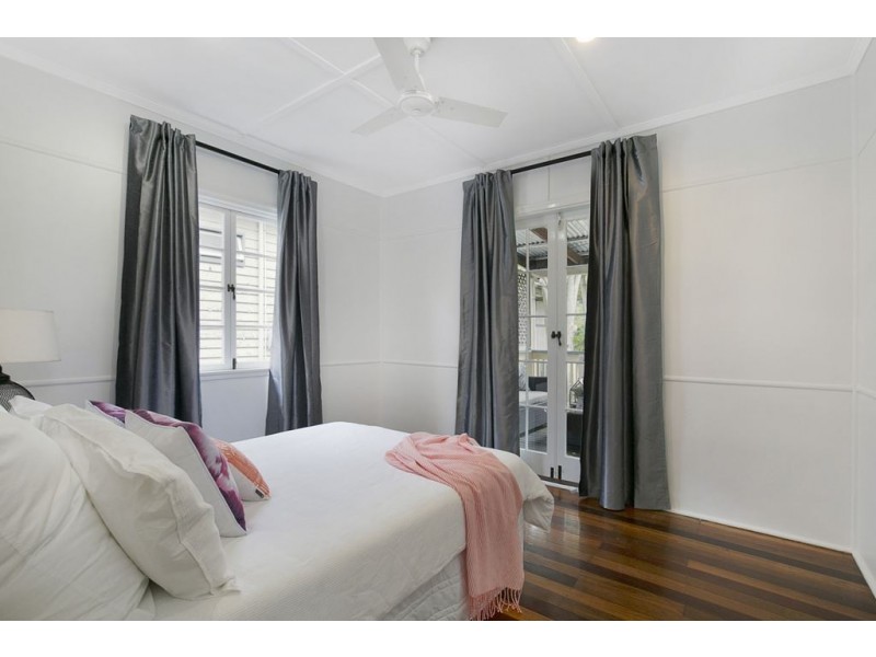 32 Barradine Street, Greenslopes QLD 4120