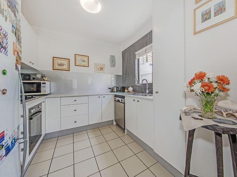 4/11-15 Kitchener Street, Coorparoo QLD 4151