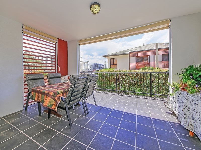 4/11-15 Kitchener Street, Coorparoo QLD 4151