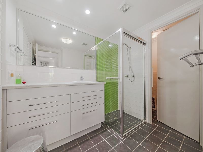 4/11-15 Kitchener Street, Coorparoo QLD 4151