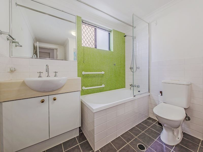 4/11-15 Kitchener Street, Coorparoo QLD 4151