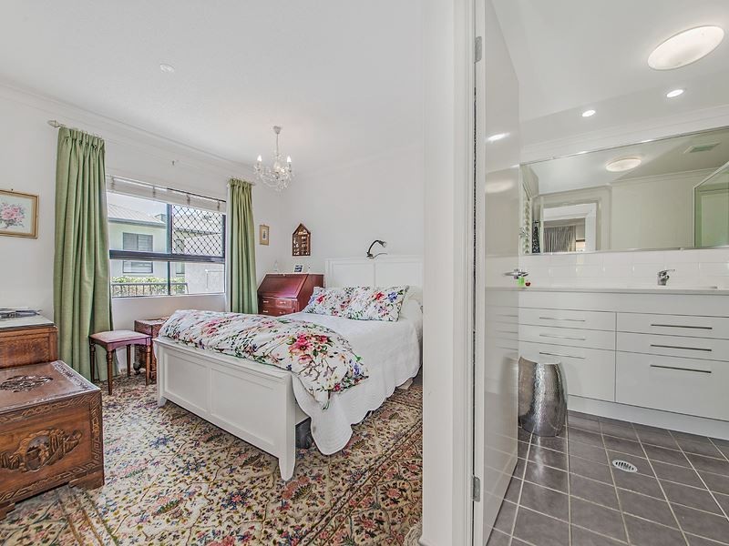 4/11-15 Kitchener Street, Coorparoo QLD 4151