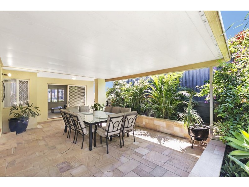 15 Flame Tree Crescent, Carindale QLD 4152