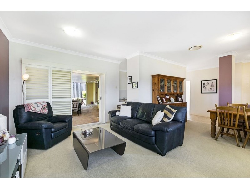 15 Flame Tree Crescent, Carindale QLD 4152