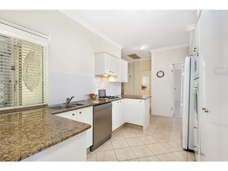 15 Flame Tree Crescent, Carindale QLD 4152