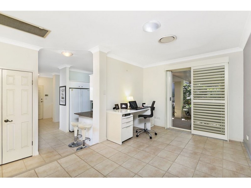 15 Flame Tree Crescent, Carindale QLD 4152