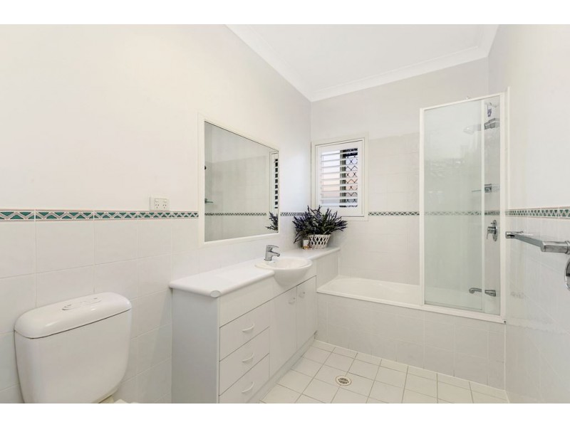 15 Flame Tree Crescent, Carindale QLD 4152