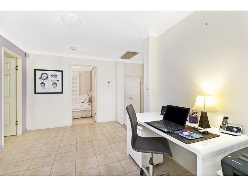 15 Flame Tree Crescent, Carindale QLD 4152