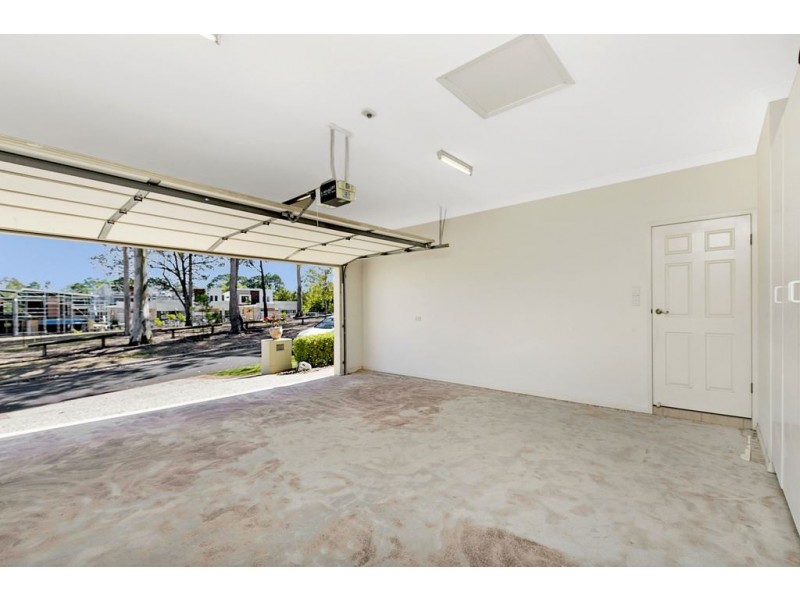 15 Flame Tree Crescent, Carindale QLD 4152