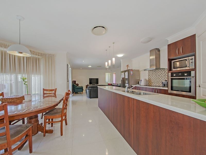 52 Taylor Place, Mackenzie QLD 4156