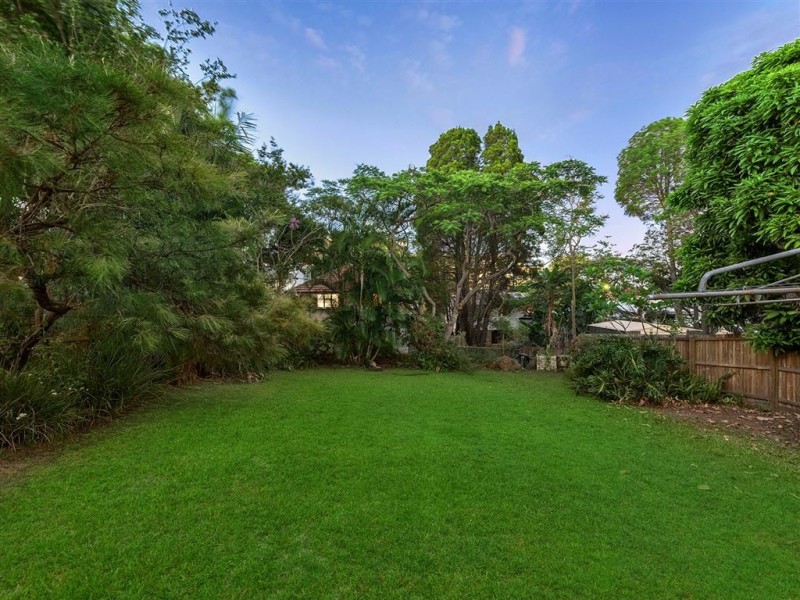 18 Pelham Street, Coorparoo QLD 4151