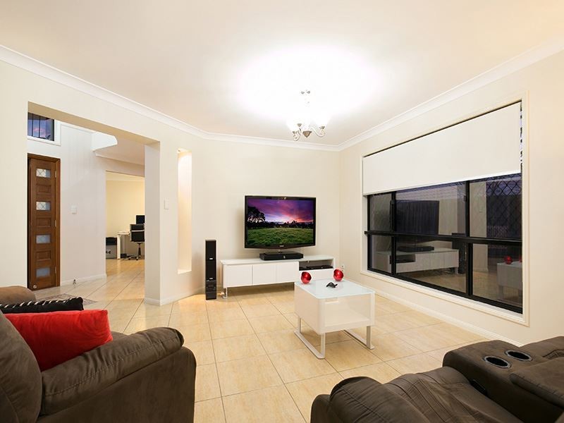 5 Rubens Street, Mackenzie QLD 4156