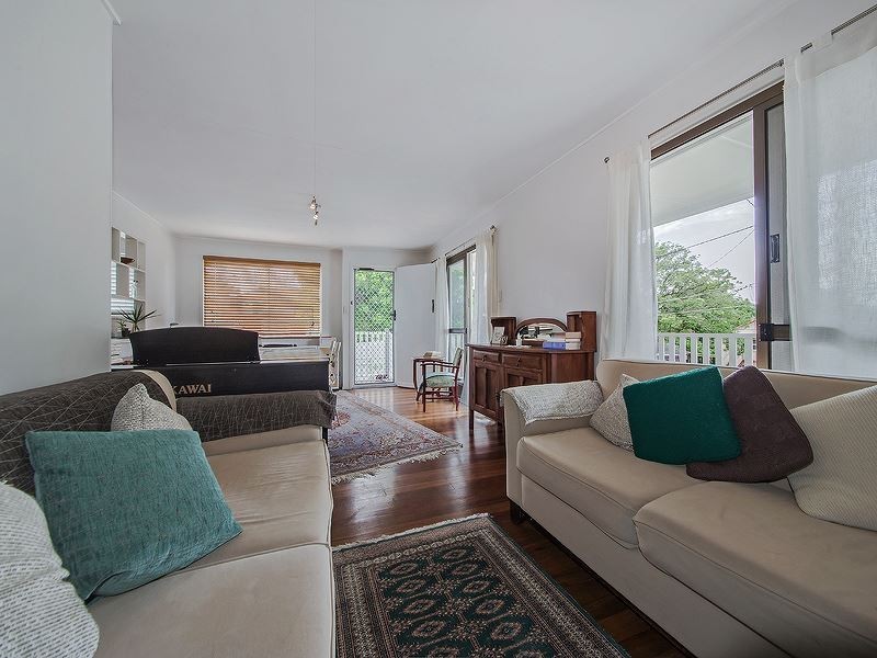 26 First Street, Camp Hill QLD 4152