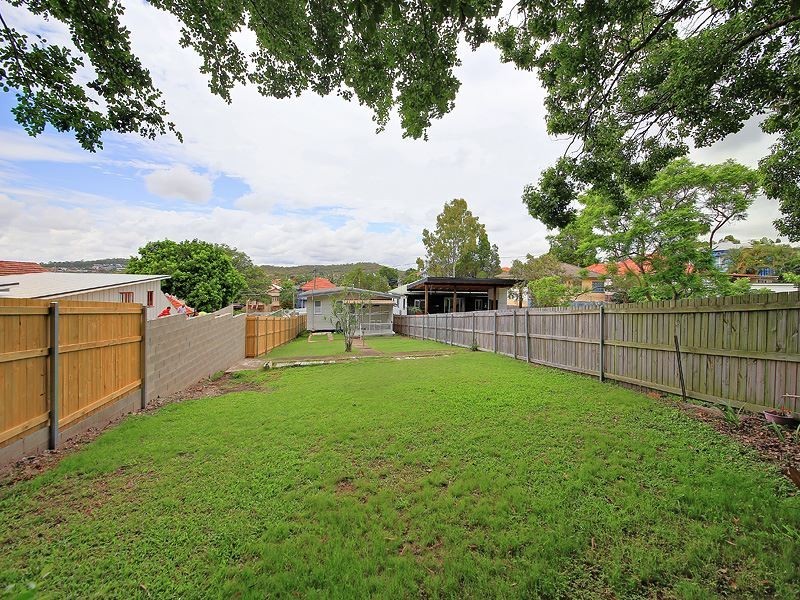 26 First Street, Camp Hill QLD 4152