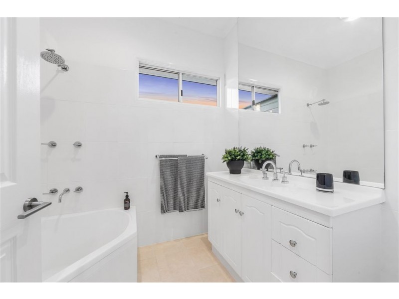 19 Gristock Street, Coorparoo QLD 4151