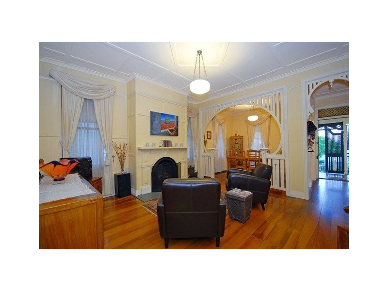 39 Gordon Street, Greenslopes QLD 4120