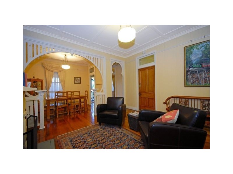 39 Gordon Street, Greenslopes QLD 4120