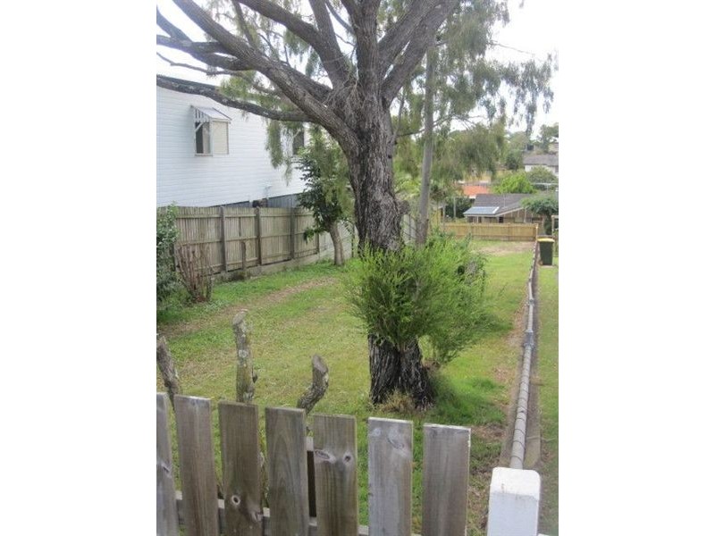 82 Raven Street, Camp Hill QLD 4152