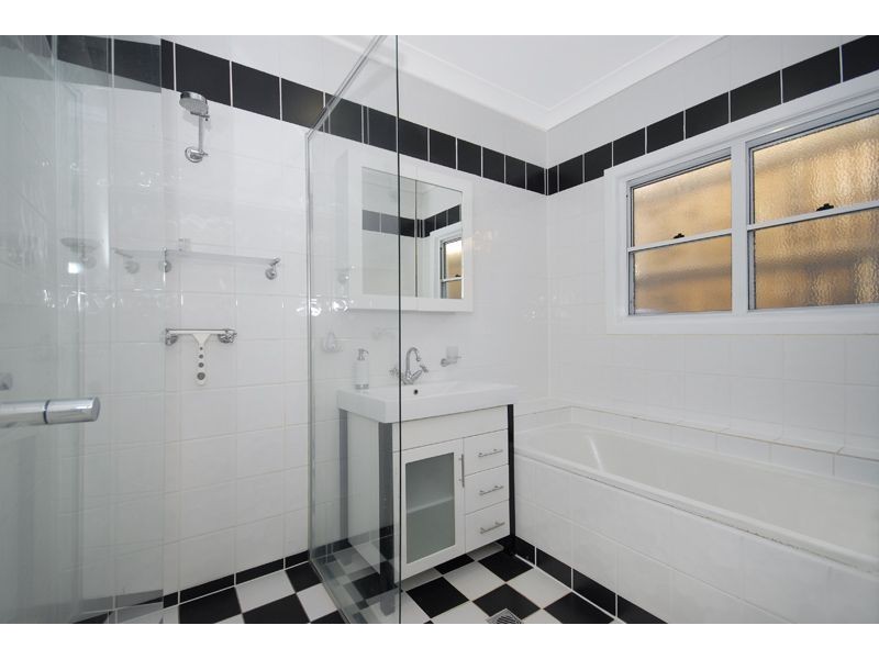 40 Macaulay Street, Coorparoo QLD 4151