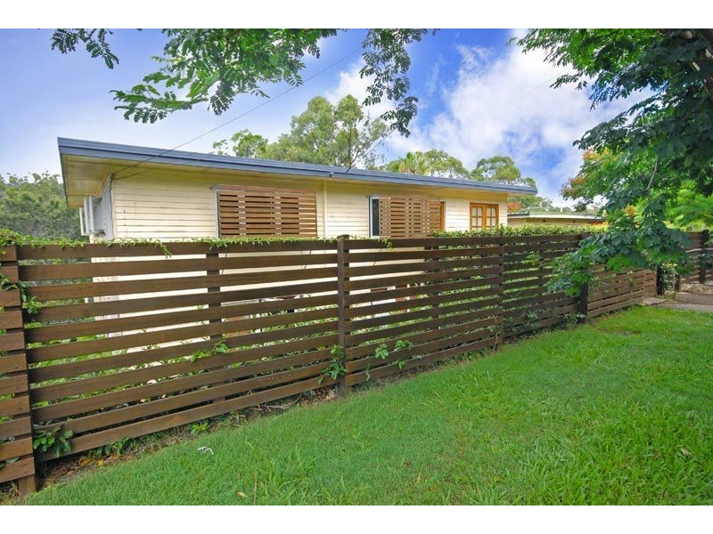 18 Dobbs Street, Holland Park West QLD 4121