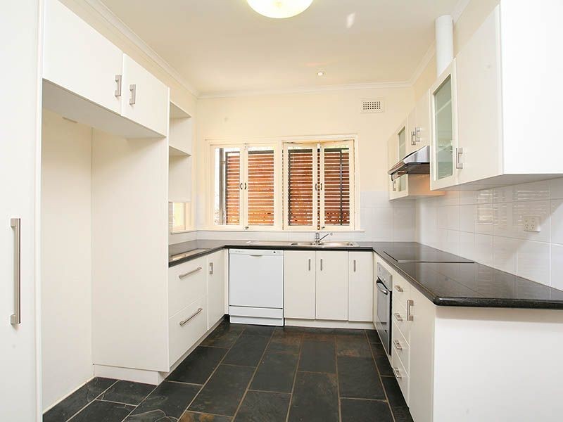 33 Oxley Drive, Holland Park QLD 4121