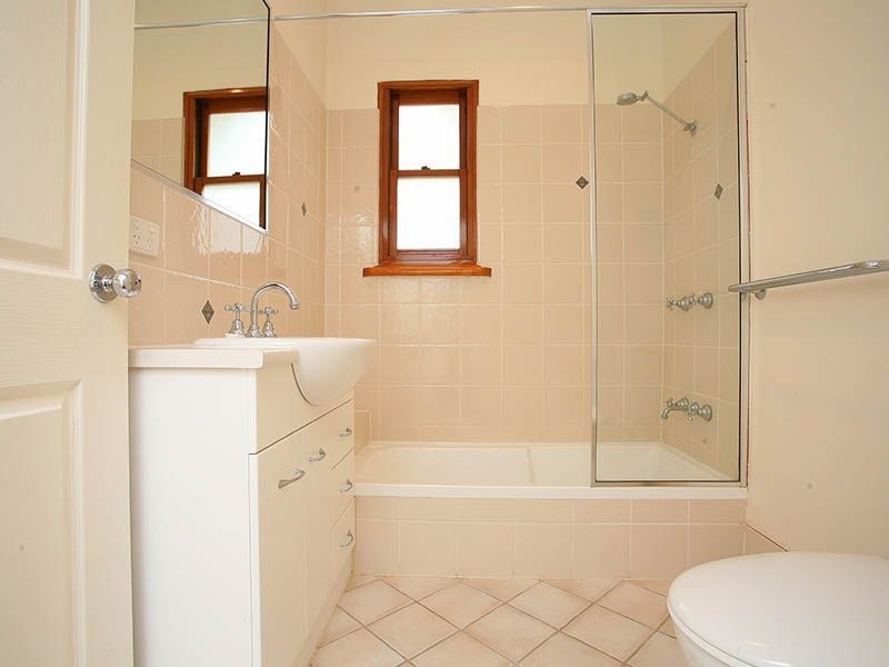 33 Oxley Drive, Holland Park QLD 4121